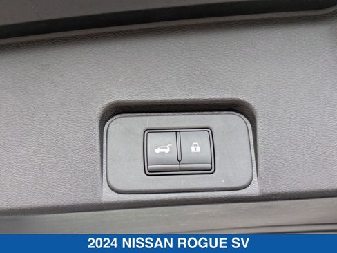 Used 2024 Nissan Rogue SV AWD/4WD image 33