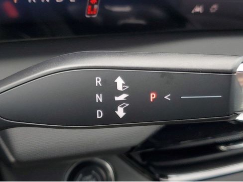 Used 2025 Buick Enclave Sport Touring w/ Power Package FWD image 32