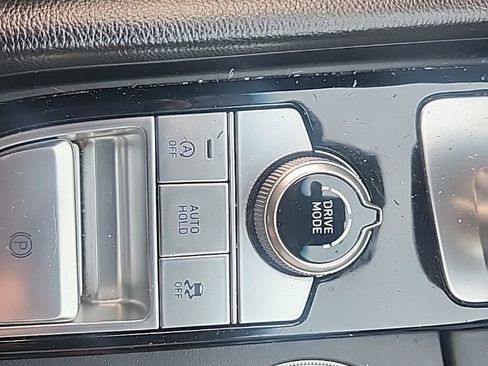 Used 2020 Genesis G70 2.0T image 5