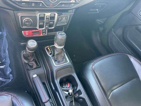 Used 2023 Jeep Wrangler Unlimited Rubicon w/ Cold Weather Group image 31