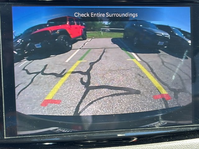 Used 2024 Chrysler Pacifica Touring-L FWD image 22