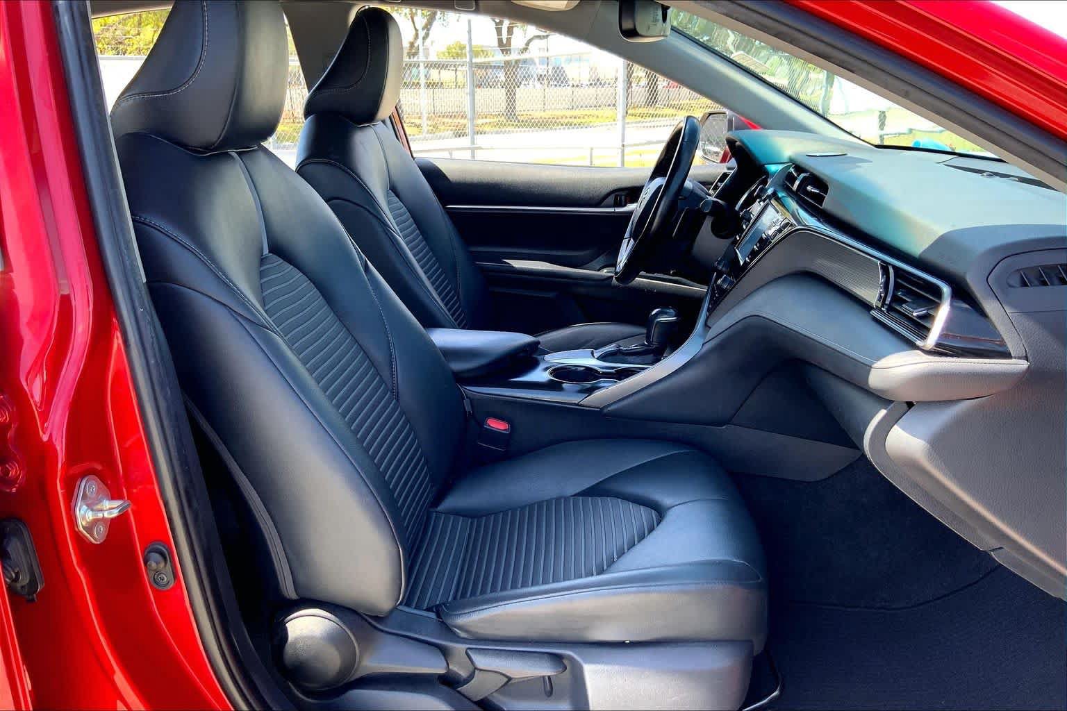 Used 2019 Toyota Camry SE w/ Convenience Package FWD image 9
