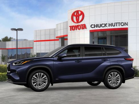 New 2026 Toyota Highlander Platinum image 3