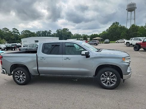 Used 2023 Chevrolet Silverado 1500 LT AWD/4WD image 6