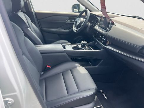 Certified 2021 Nissan Rogue SV w/ Premium Package FWD image 15