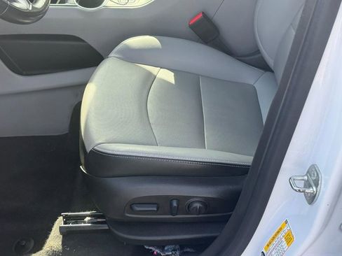 Used 2022 GMC Terrain SLT w/ Infotainment Package II image 16