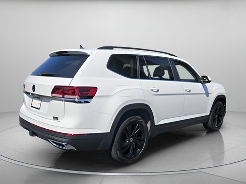 Used 2023 Volkswagen Atlas SE w/ Black Wheel Package FWD image 5