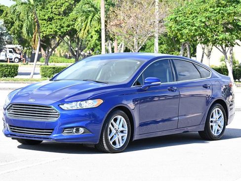 Used 2016 Ford Fusion SE w/ Equipment Group 202A image 3