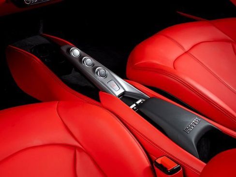 Used 2021 Ferrari F8 Tributo image 29