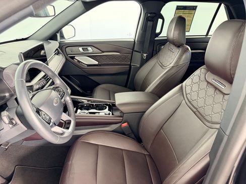 Used 2025 Ford Explorer Platinum w/ LUX Leather Package AWD/4WD image 4