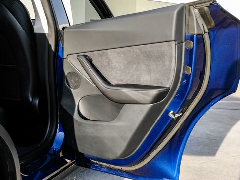 Used 2021 Tesla Model Y Long Range image 42