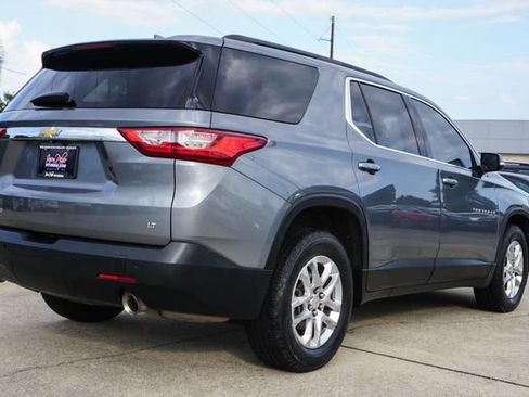 Used 2020 Chevrolet Traverse LT w/ Driver Confidence II Package AWD/4WD image 4