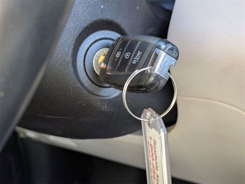 Used 2023 Hyundai Venue SEL image 23