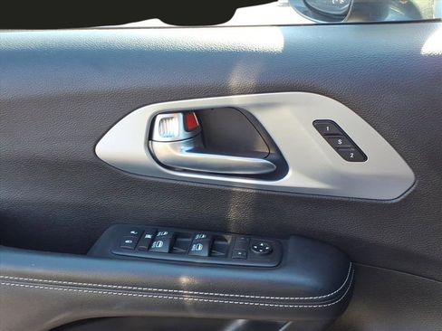 Used 2020 Chrysler Pacifica Touring-L Plus w/ S Appearance Package image 18