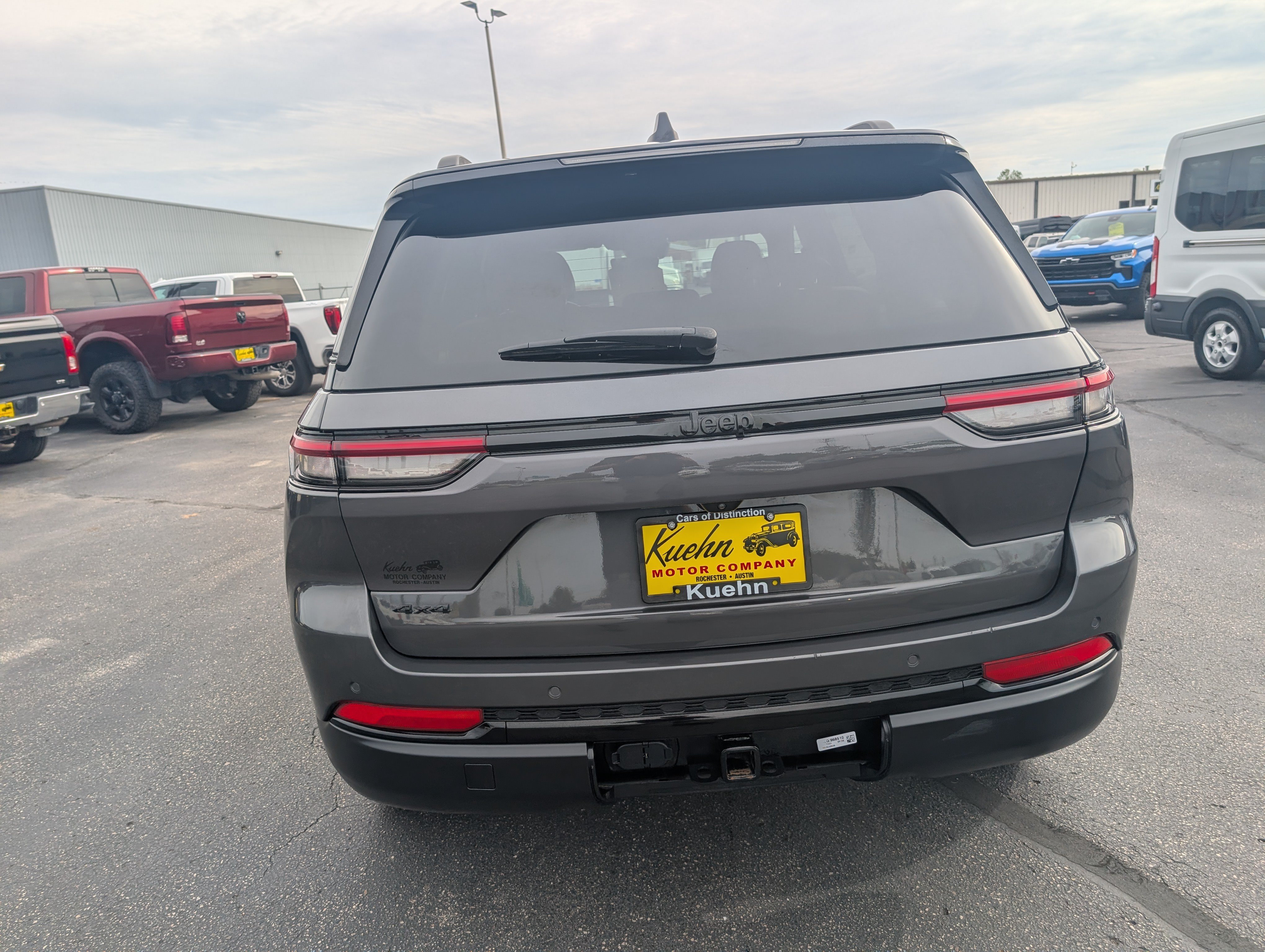 Used 2025 Jeep Grand Cherokee Altitude AWD/4WD image 7