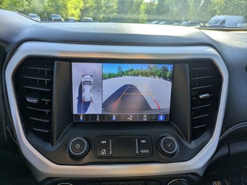 Used 2023 GMC Acadia SLT image 28