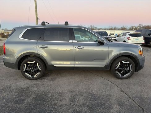 Used 2025 Kia Telluride S image 4