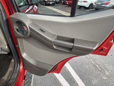 Used 2013 Nissan Xterra S image 17