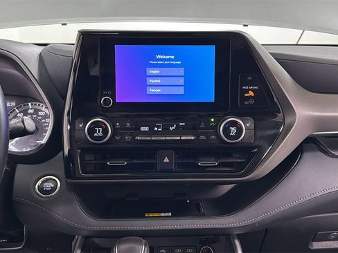 Certified 2023 Toyota Highlander XLE image 10