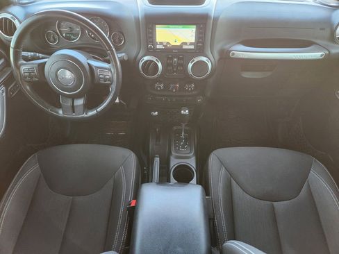 Used 2016 Jeep Wrangler Unlimited Sahara w/ Connectivity Group image 23