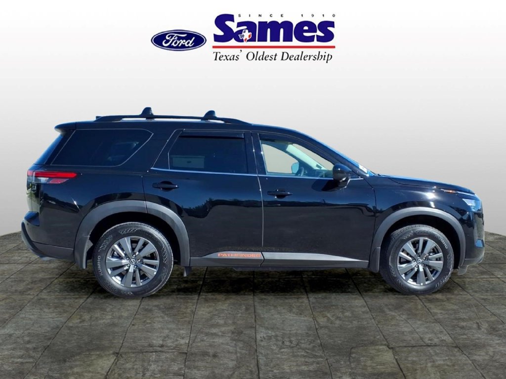 Used 2026 Nissan Pathfinder SV FWD image 2