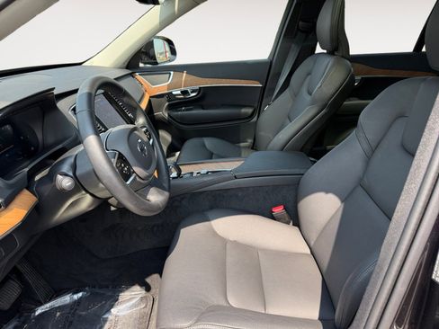 Used 2025 Volvo XC90 B5 Plus image 9