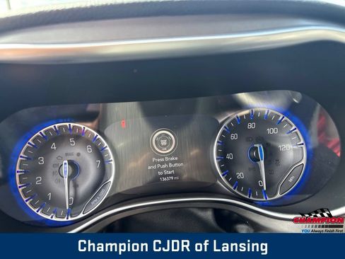 Used 2019 Chrysler Pacifica Limited w/ Tire & Wheel Group FWD image 26