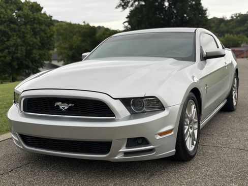 Used 2013 Ford Mustang Premium RWD image 2