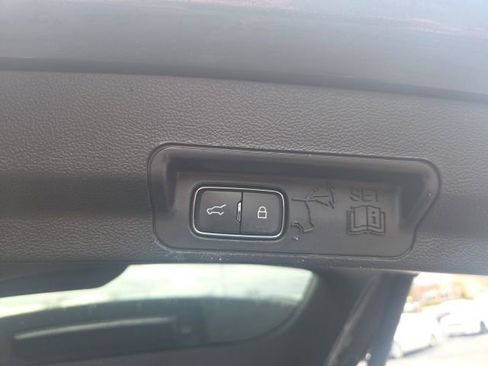 Used 2020 Ford Explorer XLT image 10