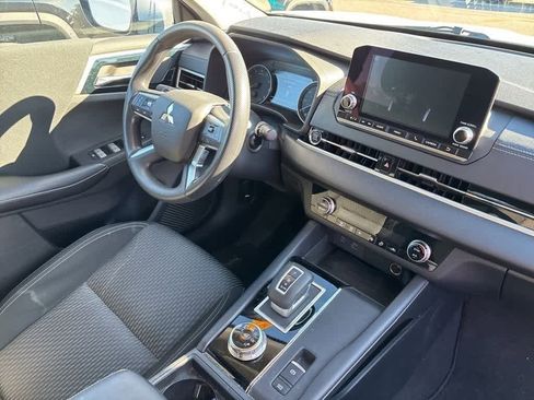 Used 2022 Mitsubishi Outlander ES image 6