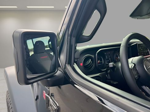 Used 2026 Jeep Gladiator Rubicon AWD/4WD image 25