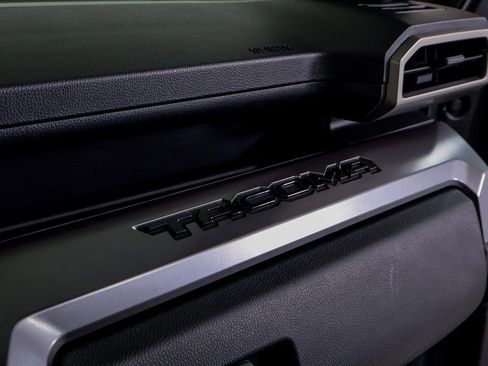 Used 2025 Toyota Tacoma TRD Off-Road image 14