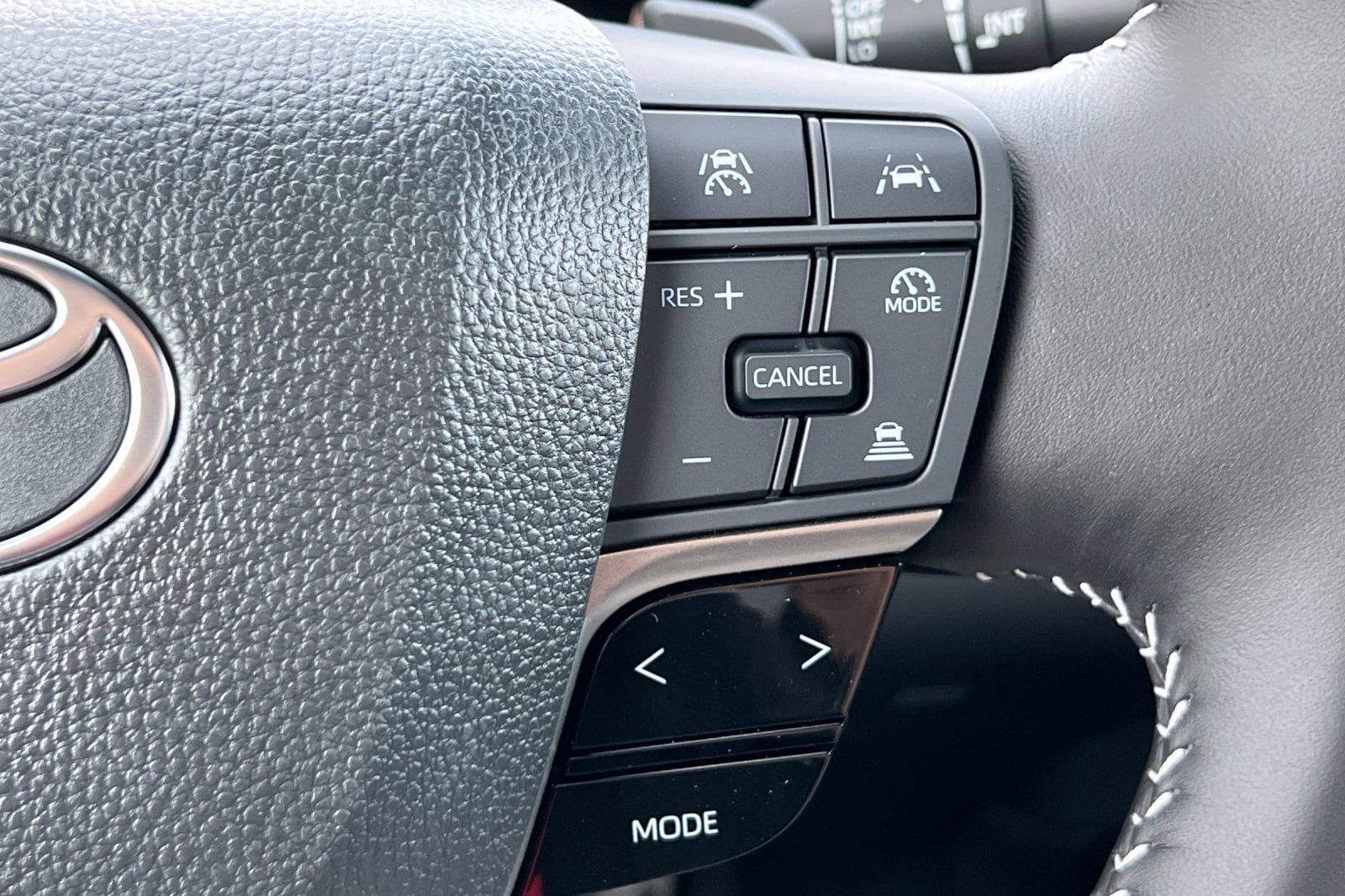 New 2026 Toyota Camry Hybrid FWD image 27
