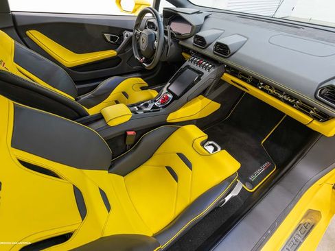 Used 2020 Lamborghini Huracan EVO RWD image 2