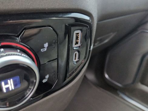 Used 2022 GMC Sierra 1500 SLT image 31