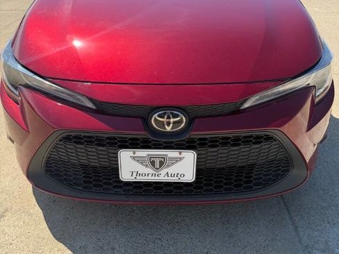Used 2022 Toyota Corolla LE w/ Carpet Mat Package (TMS) FWD image 9