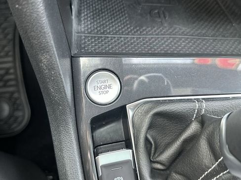 Used 2022 Volkswagen Tiguan SE R-Line image 16