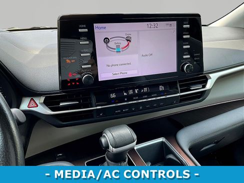 Used 2024 Toyota Sienna XLE AWD/4WD image 9