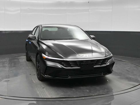 New 2026 Hyundai Elantra SEL Sport FWD image 2
