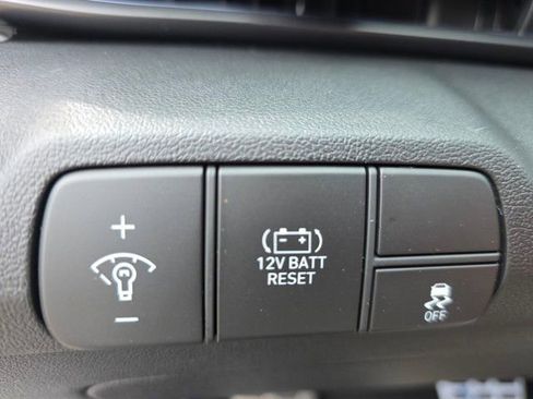 Certified 2025 Hyundai Elantra SEL image 16