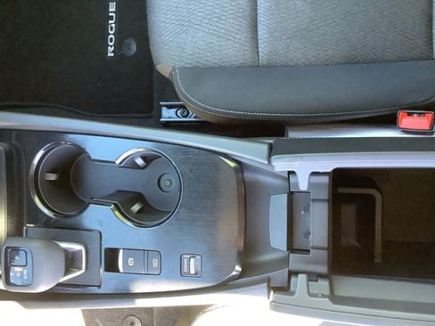 Used 2025 Nissan Rogue SV FWD image 23