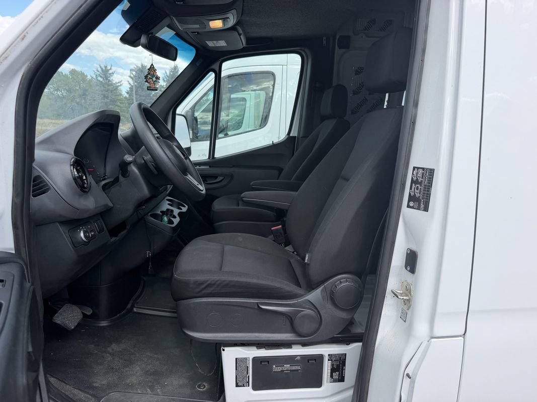 Used 2019 Freightliner Sprinter 170 Cargo RWD image 15