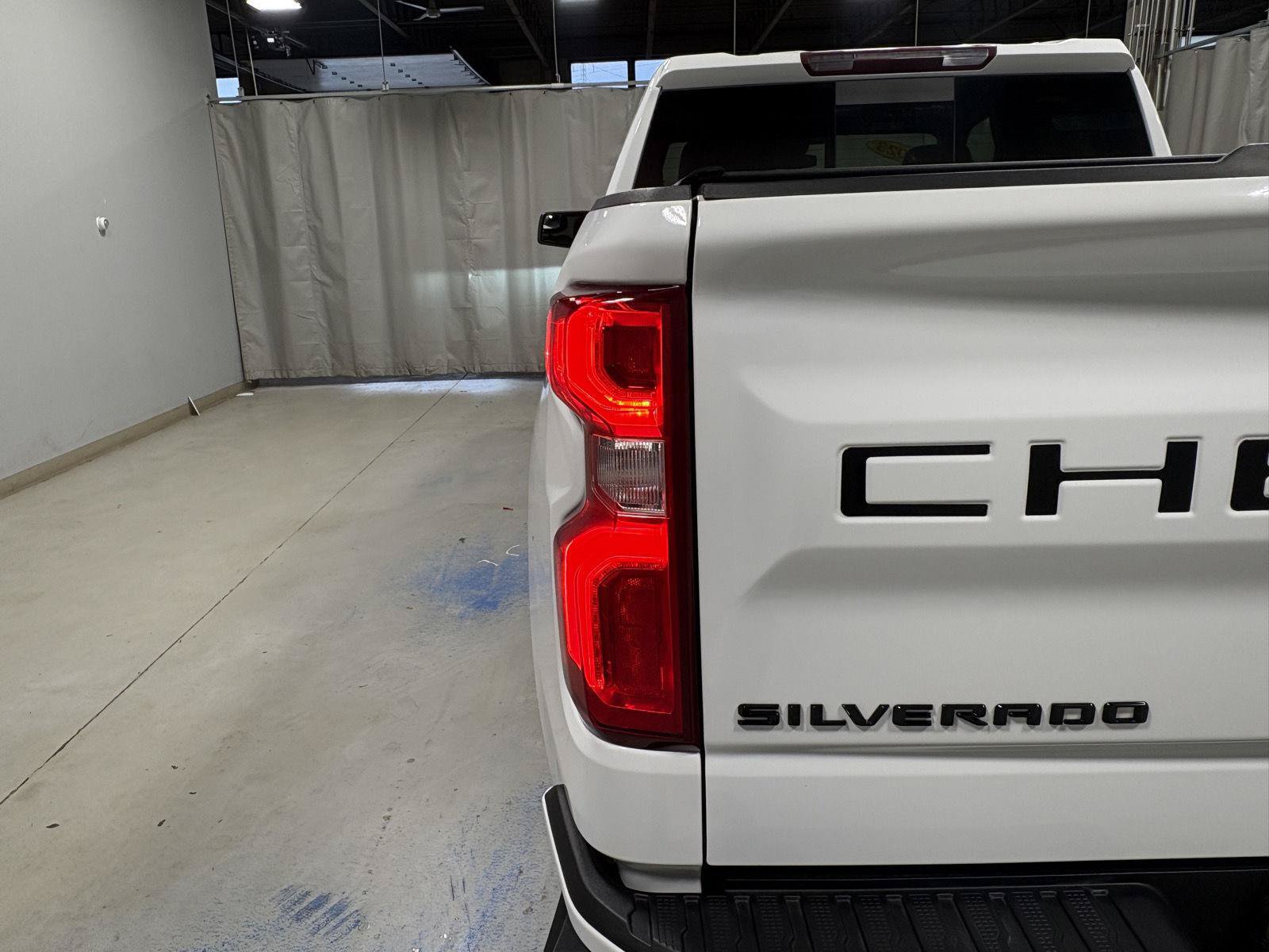 Used 2023 Chevrolet Silverado 1500 RST AWD/4WD image 18