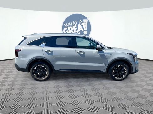 Certified 2025 Kia Sorento S image 4