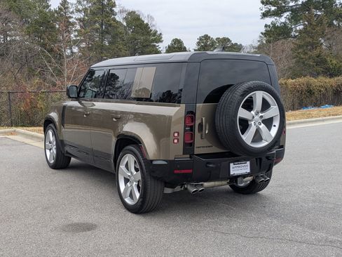 Used 2025 Land Rover Defender 110 X-Dynamic SE image 7