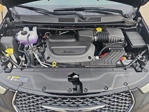 New 2026 Chrysler Pacifica Limited image 23
