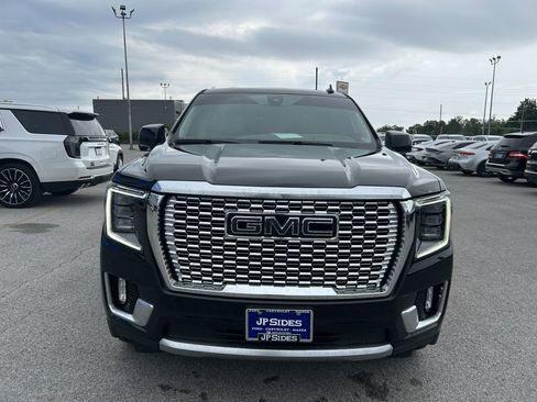 Used 2021 GMC Yukon Denali w/ Denali Premium Package AWD/4WD image 5