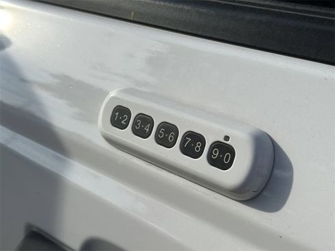 Used 2023 Ford Bronco Wildtrak image 24