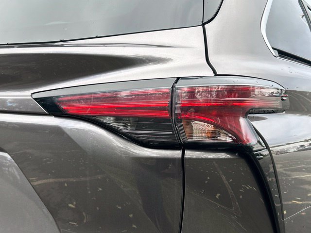 Used 2022 Toyota Sienna XLE AWD/4WD image 11