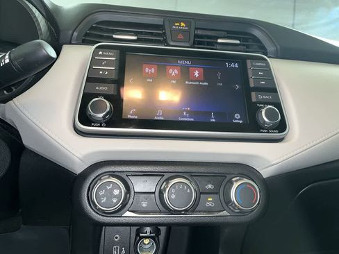 Used 2022 Nissan Versa SV FWD image 20